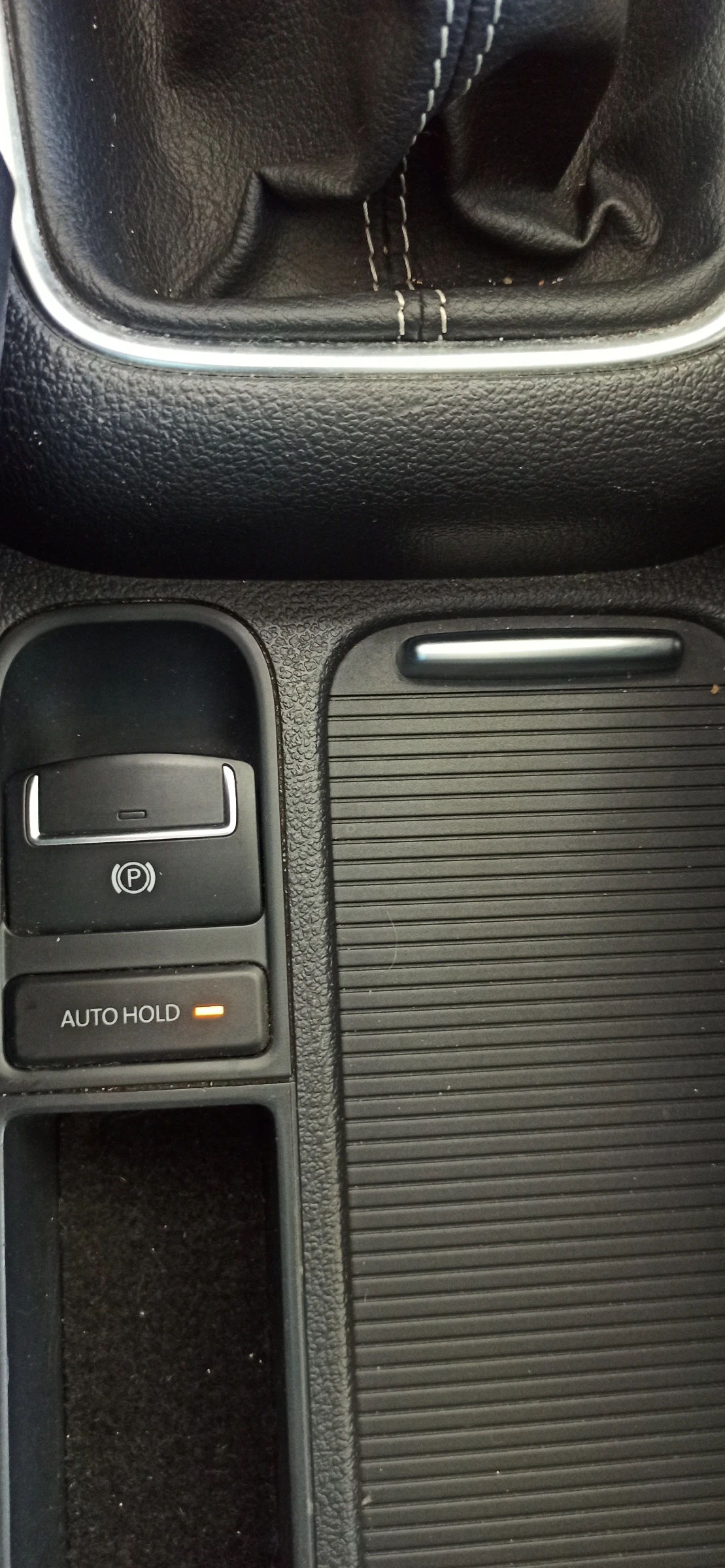 VW Tiguan, снимка 16 - Автомобили и джипове - 56288611