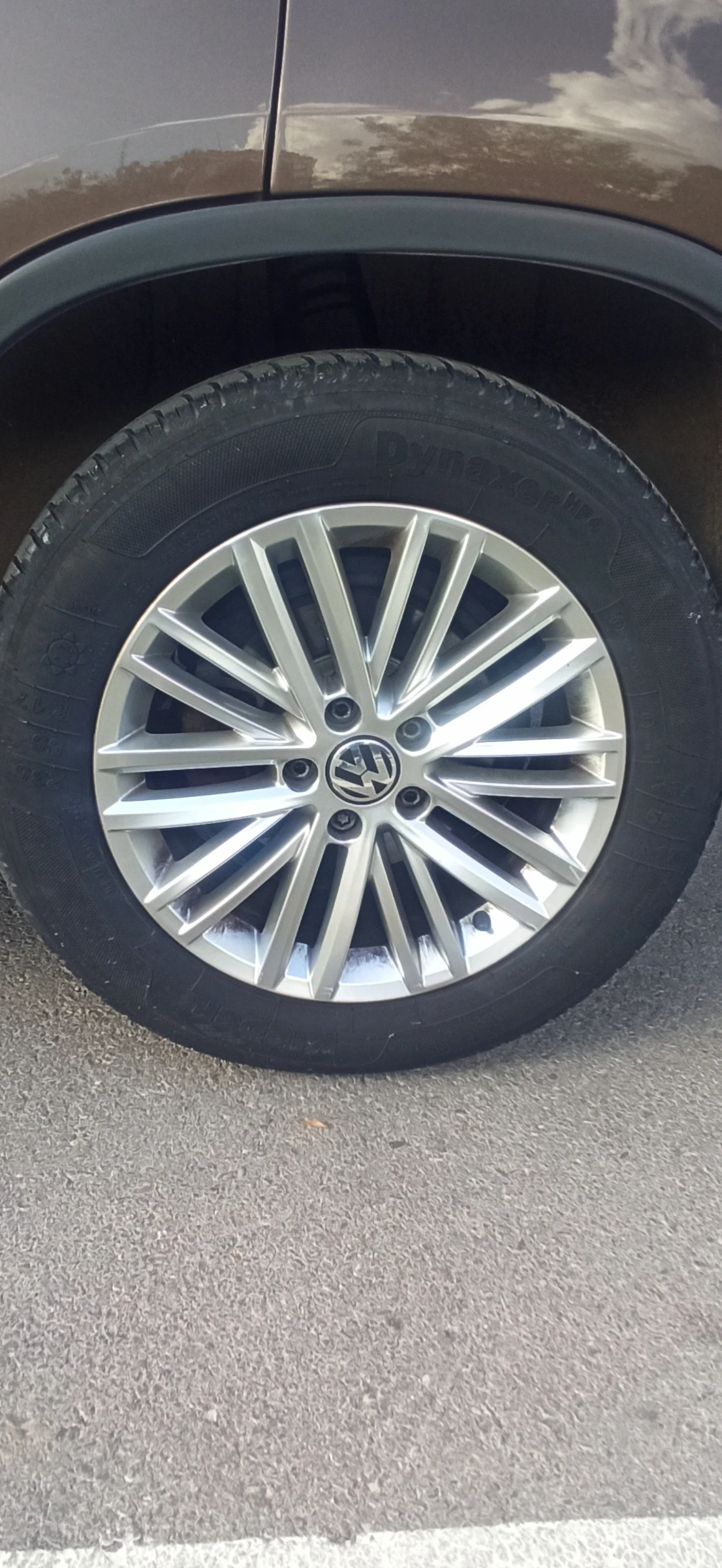 VW Tiguan, снимка 15 - Автомобили и джипове - 56288611