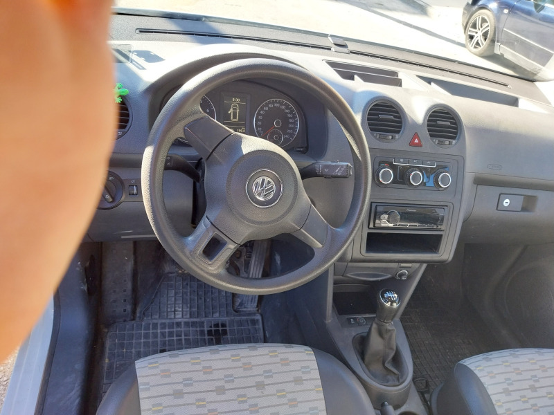 VW Caddy, снимка 4 - Автомобили и джипове - 45636393