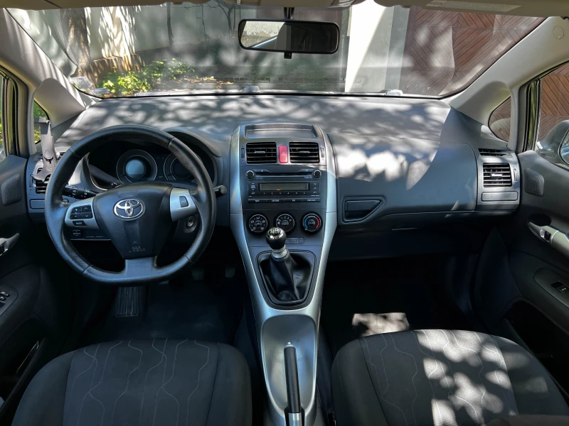 Toyota Auris 1.33 VVT-i  6с.к., снимка 12 - Автомобили и джипове - 48557119