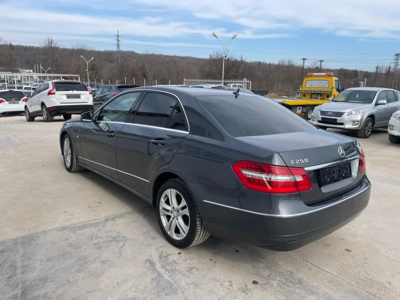 Mercedes-Benz E 250 CDI* NAVI* PANORAMA* AVANGARDE* UNIKAT* , снимка 4 - Автомобили и джипове - 49444449