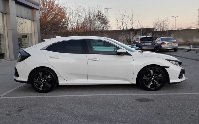 Honda Civic 1.6 i-DTEC Executive AT, снимка 5 - Автомобили и джипове - 51755350