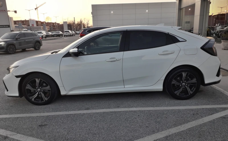 Honda Civic 1.6 i-DTEC Executive AT, снимка 9 - Автомобили и джипове - 51755350