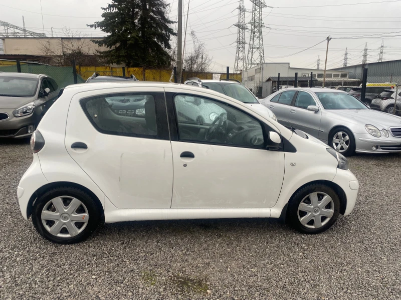 Toyota Aygo 1.0 68ks., снимка 4 - Автомобили и джипове - 53023471