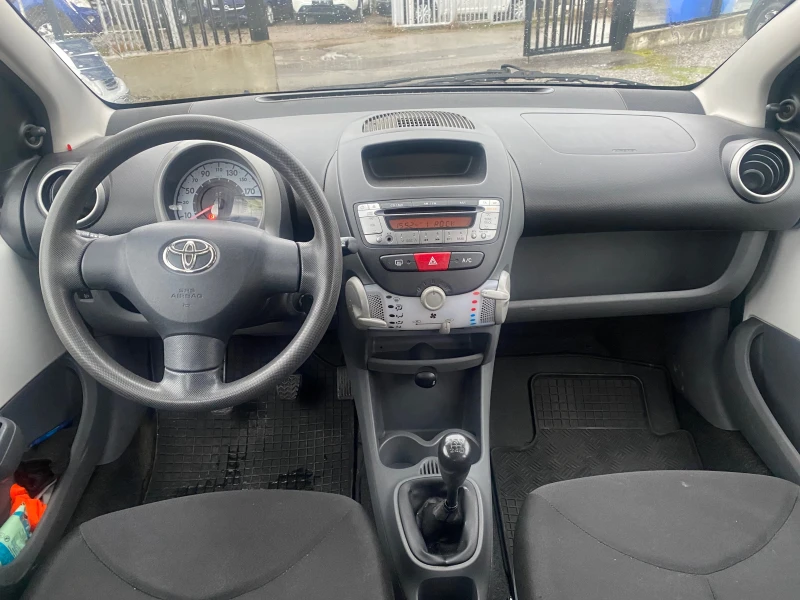 Toyota Aygo 1.0 68ks., снимка 10 - Автомобили и джипове - 53023471