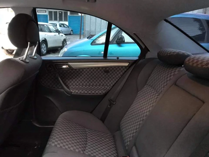 Mercedes-Benz C 200, снимка 3 - Автомобили и джипове - 53067708