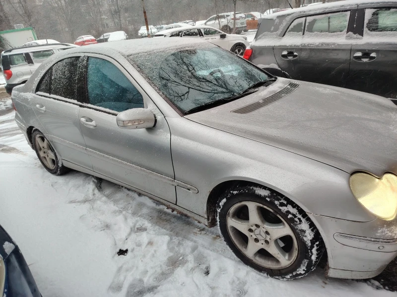 Mercedes-Benz C 200, снимка 11 - Автомобили и джипове - 53067708