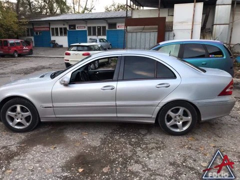 Mercedes-Benz C 200, снимка 5 - Автомобили и джипове - 53067708