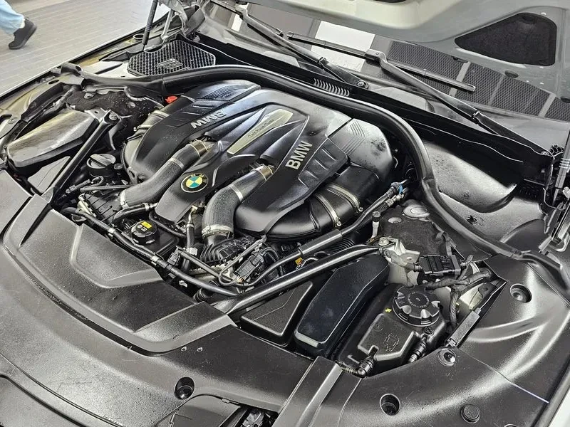 BMW 750 Li (G11) xDrive, снимка 6 - Автомобили и джипове - 55091107