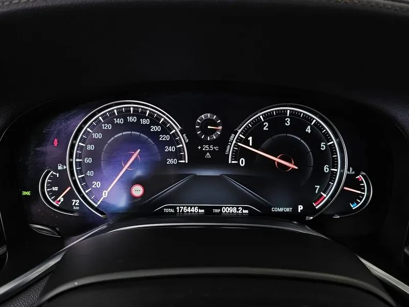BMW 750 Li (G11) xDrive, снимка 8 - Автомобили и джипове - 55091107