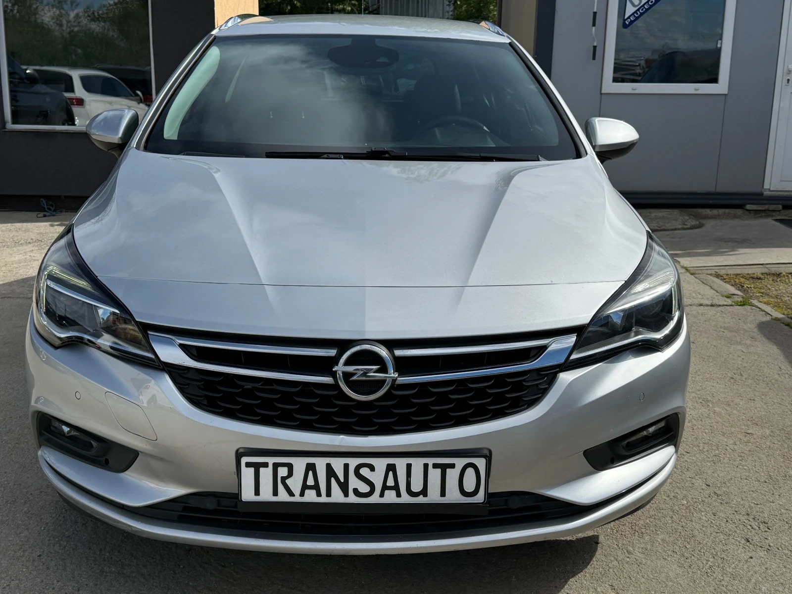 Opel Astra 1.6cdti AUTOMATIC COSMO 2019g - изображение 2