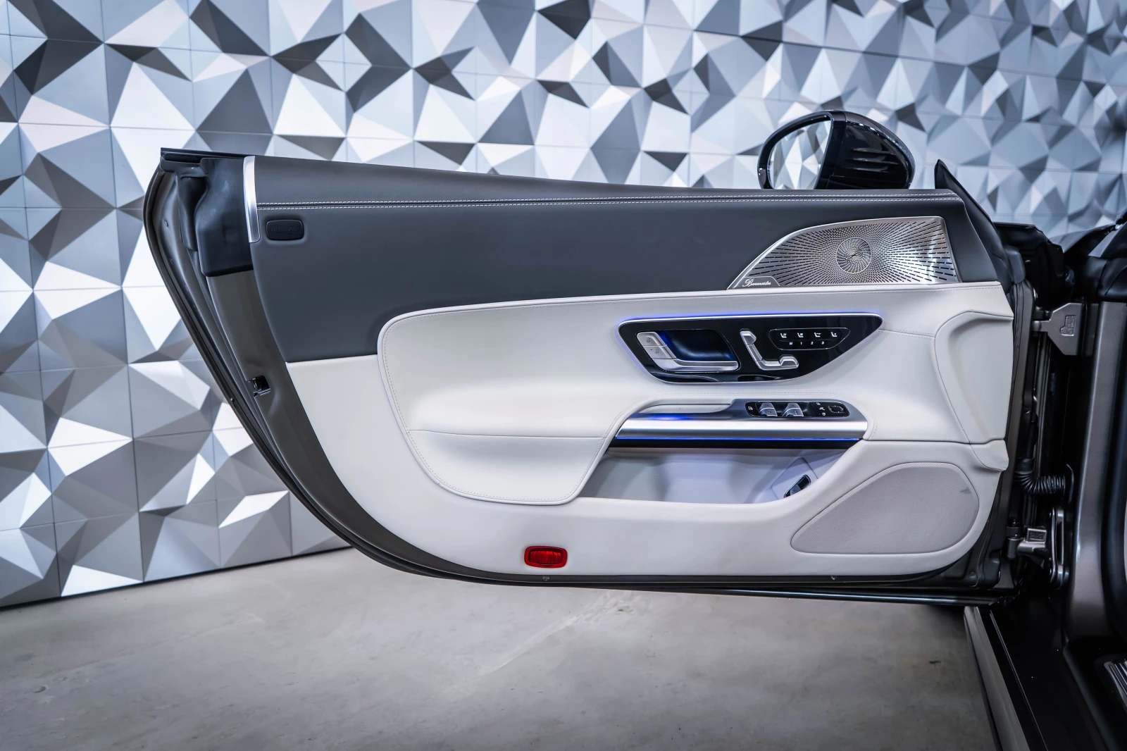 Mercedes-Benz SL 43 AMG* Burmester* 360 - изображение 7