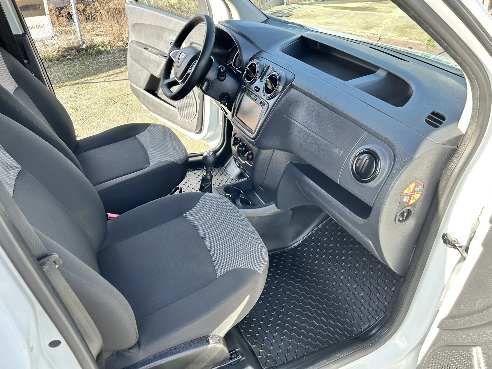 Dacia Dokker 1.5dCi* Navi* Camera* Парктроник* Facelift* Подгре - изображение 10