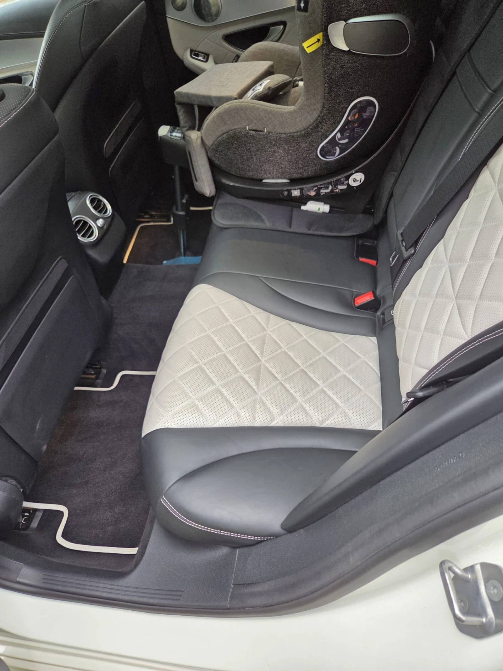 Mercedes-Benz C 220 AMGDesignoBurmesterFull, снимка 9 - Автомобили и джипове - 53845132