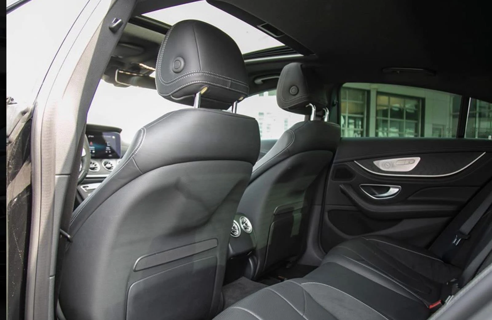 Mercedes-Benz CLS 53 AMG 4MATIC* DISTRONIC* 360 CAM* BURMESTER* ШИБИДАХ, снимка 8 - Автомобили и джипове - 54183777