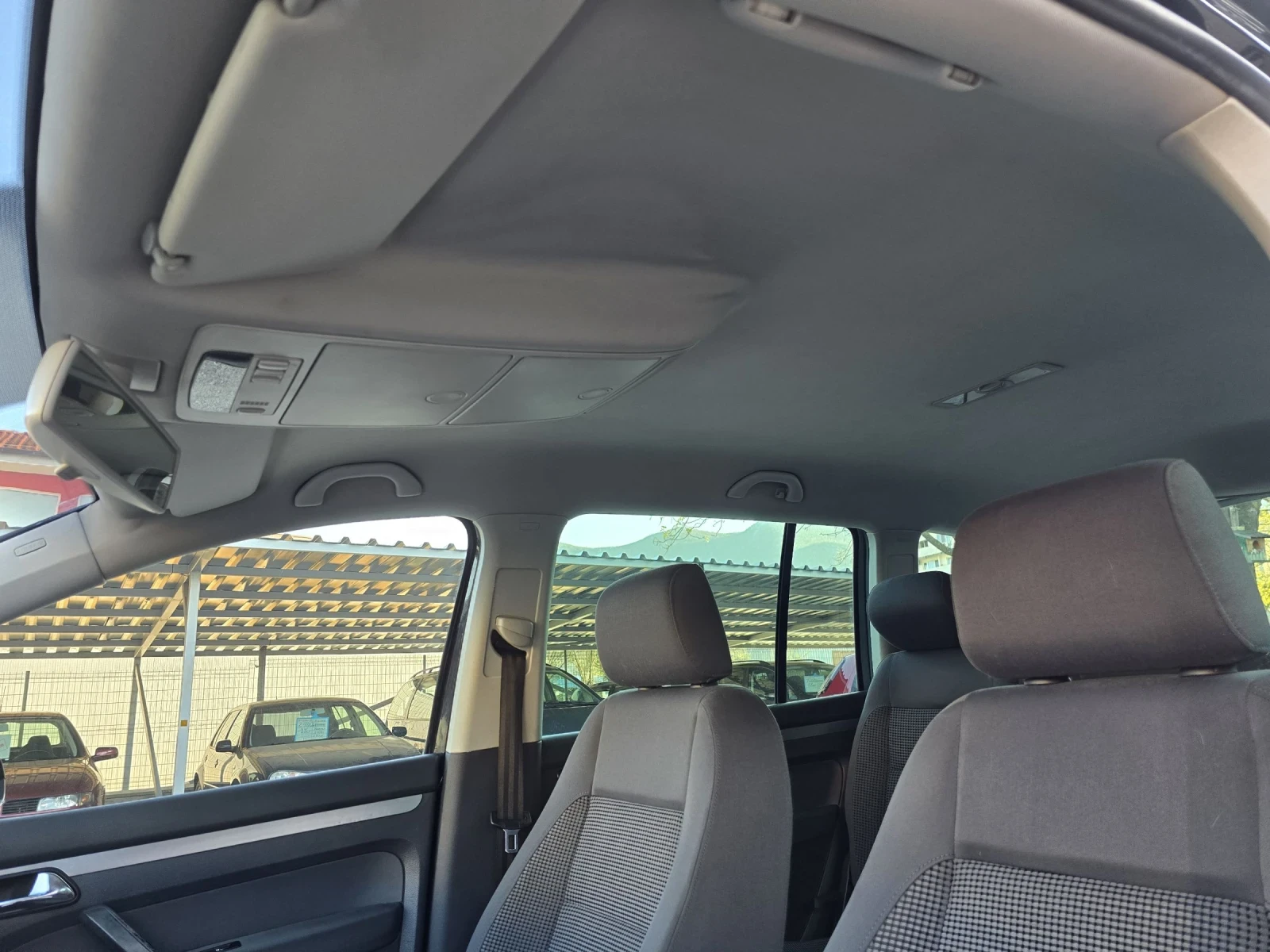 VW Touran 1.9TDI H-LINE , снимка 16 - Автомобили и джипове - 54247784