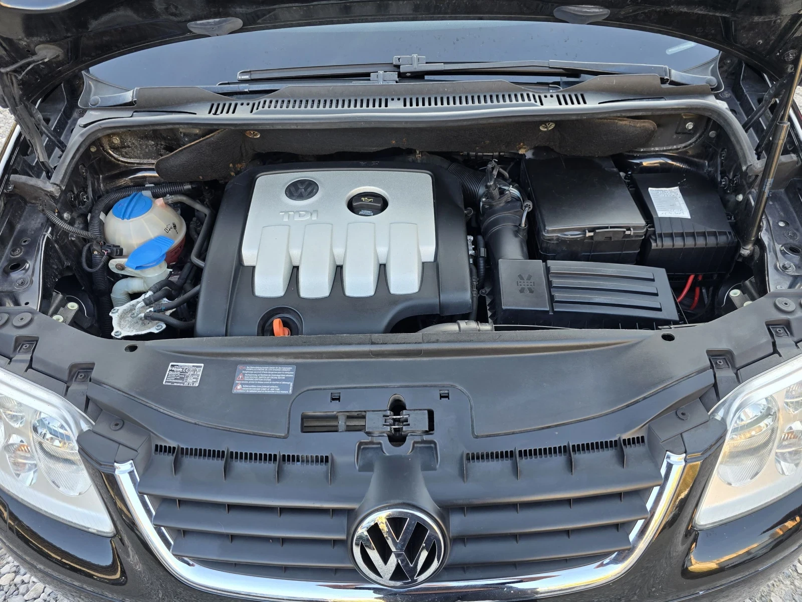 VW Touran 1.9TDI H-LINE , снимка 17 - Автомобили и джипове - 54247784