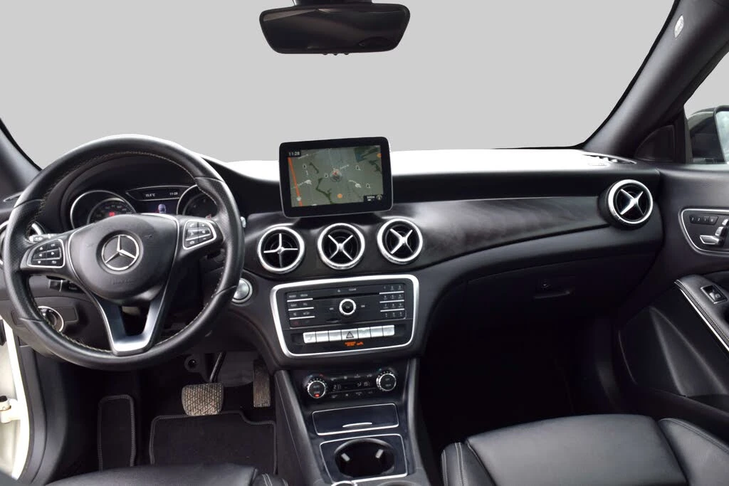 Mercedes-Benz CLA 250 4MATIC, снимка 11 - Автомобили и джипове - 54541143