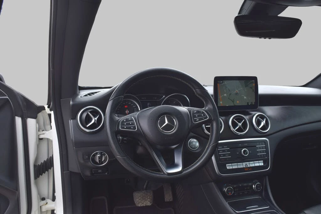 Mercedes-Benz CLA 250 4MATIC, снимка 12 - Автомобили и джипове - 54541143