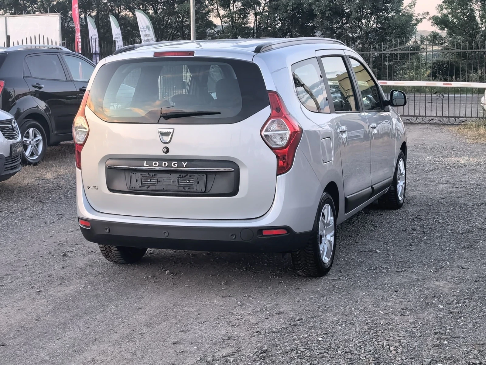 Dacia Lodgy 1, 6i GPL, снимка 4 - Автомобили и джипове - 54896761