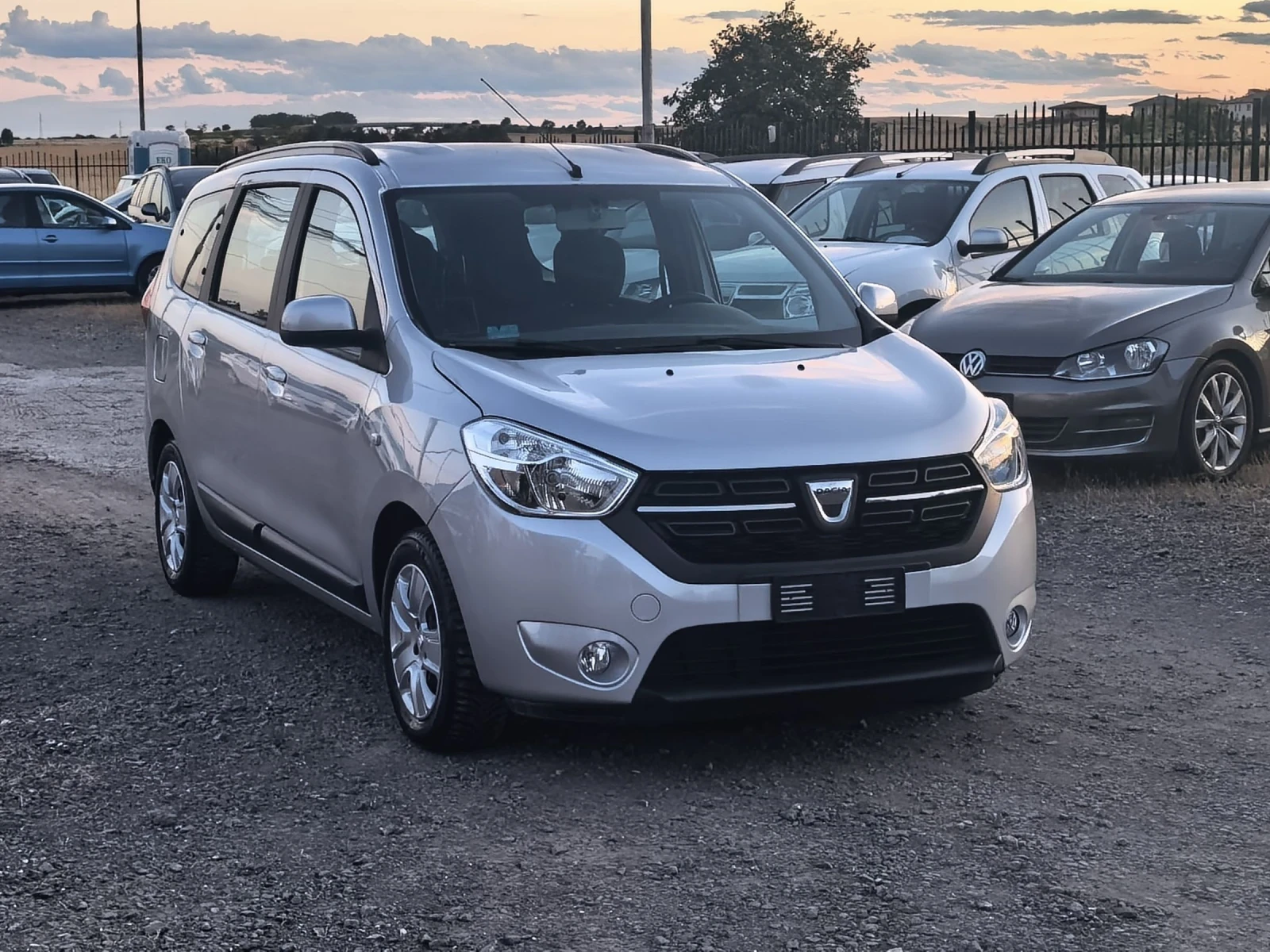 Dacia Lodgy 1, 6i GPL, снимка 3 - Автомобили и джипове - 54896761