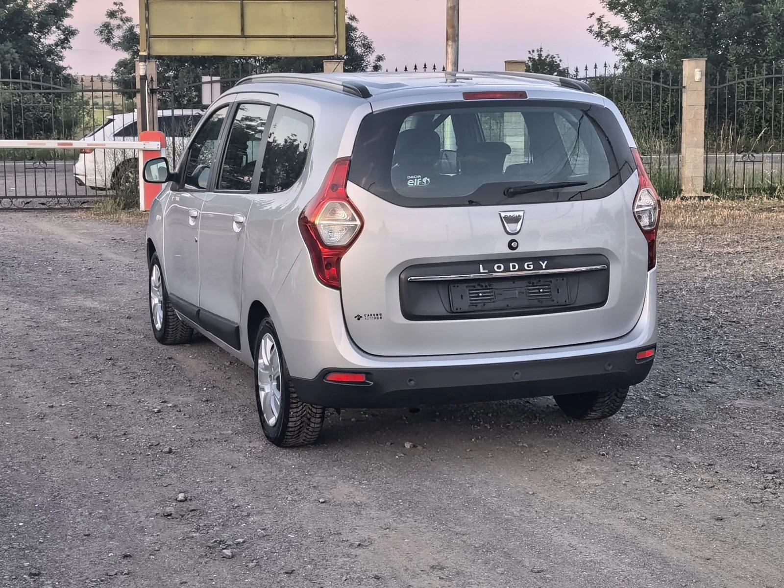 Dacia Lodgy 1, 6i GPL, снимка 5 - Автомобили и джипове - 54896761