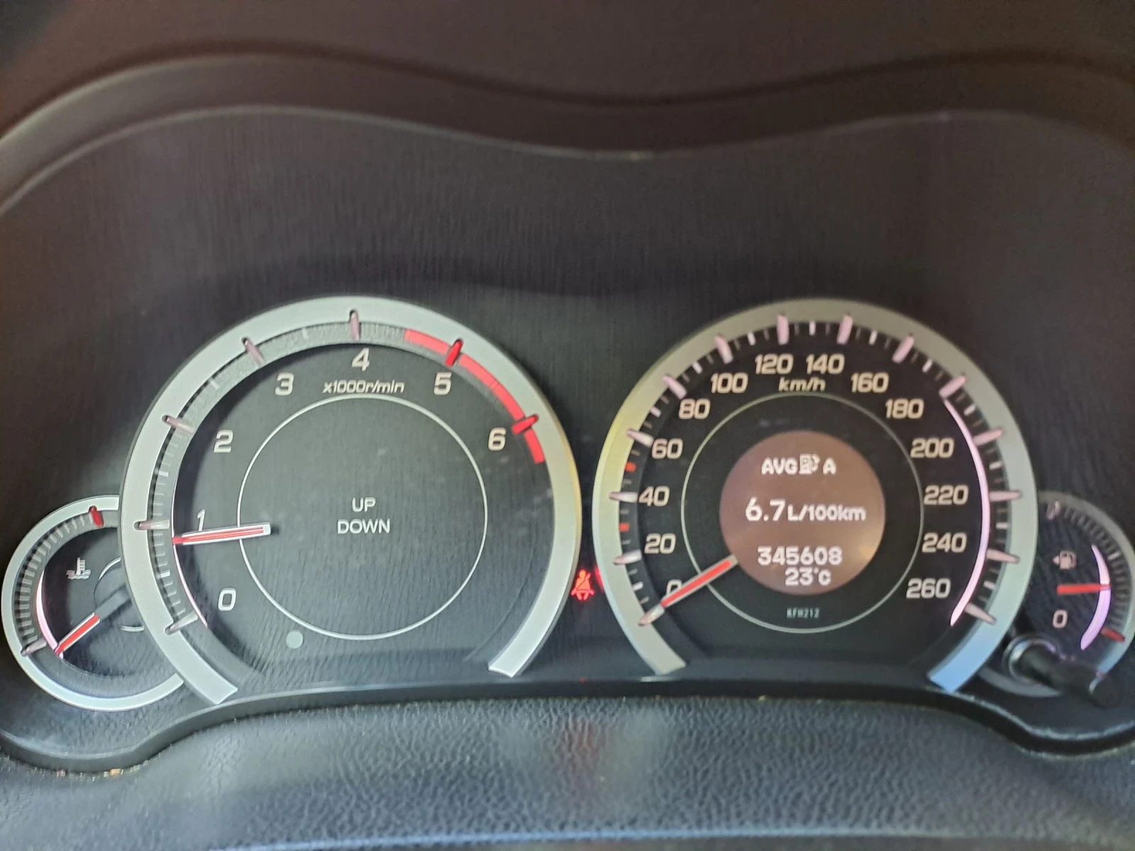 Honda Accord 2.2 EXECUTIVE PLUS, снимка 12 - Автомобили и джипове - 55227763