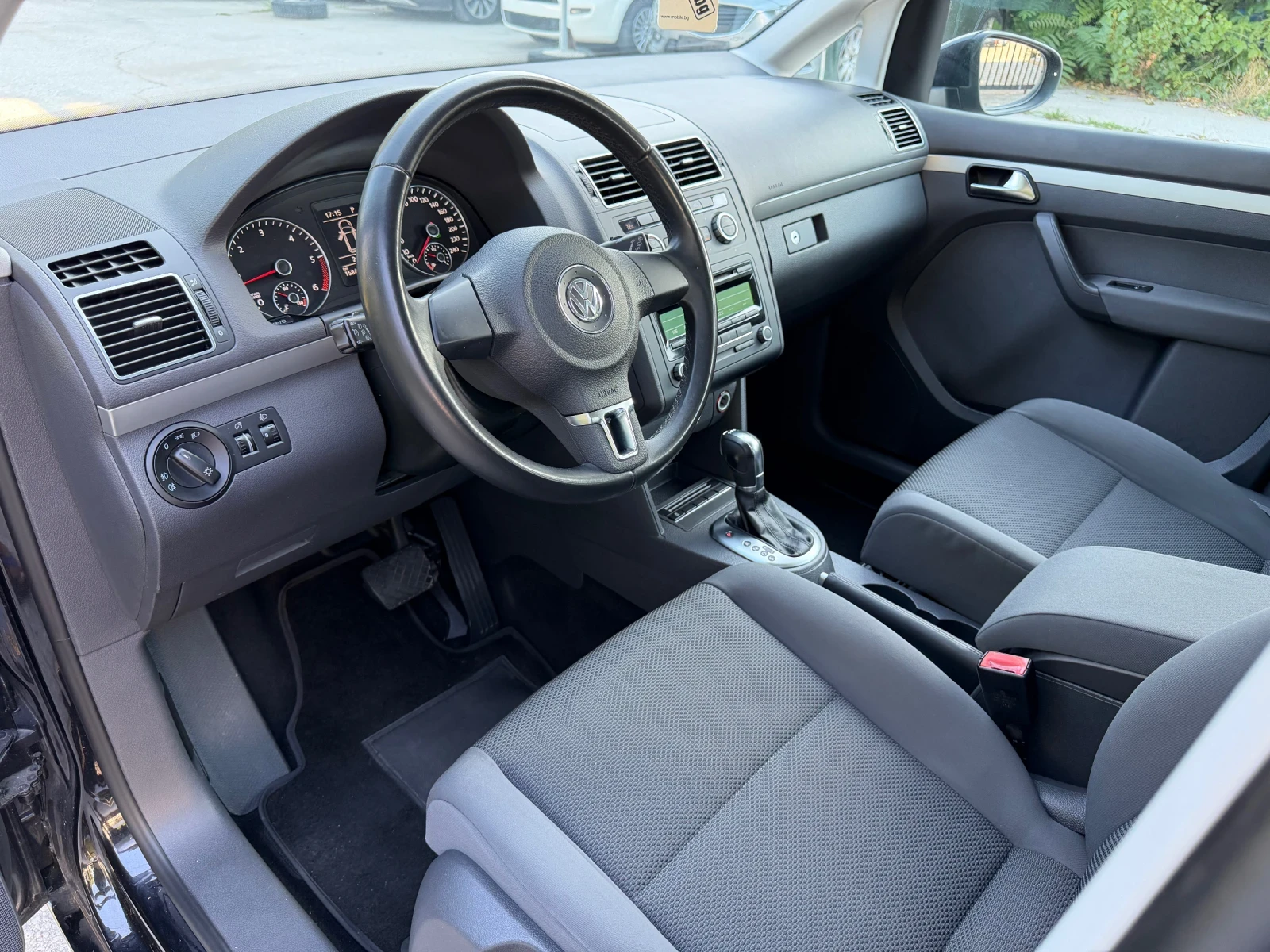 VW Touran 1.6 АВТО 158х.км DSG 7-МЕСТА 2-ключа Comfortline, снимка 8 - Автомобили и джипове - 55412187