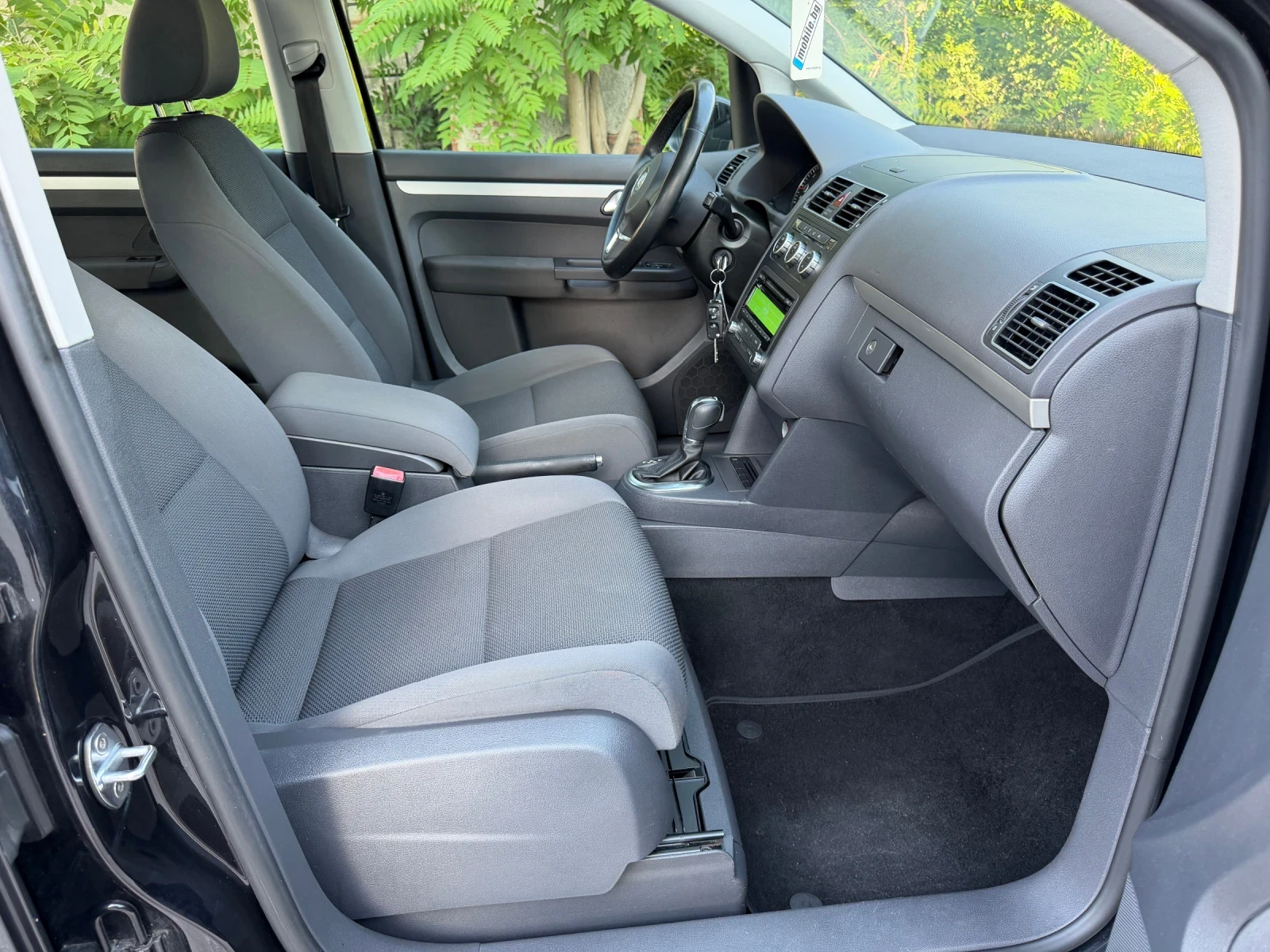 VW Touran 1.6 АВТО 158х.км DSG 7-МЕСТА 2-ключа Comfortline, снимка 11 - Автомобили и джипове - 55412187