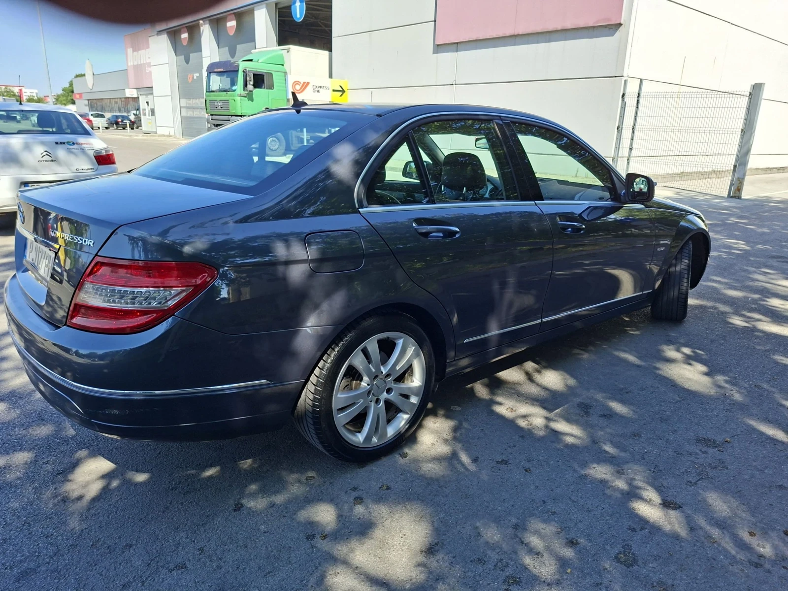 Mercedes-Benz C 180, снимка 4 - Автомобили и джипове - 55425671