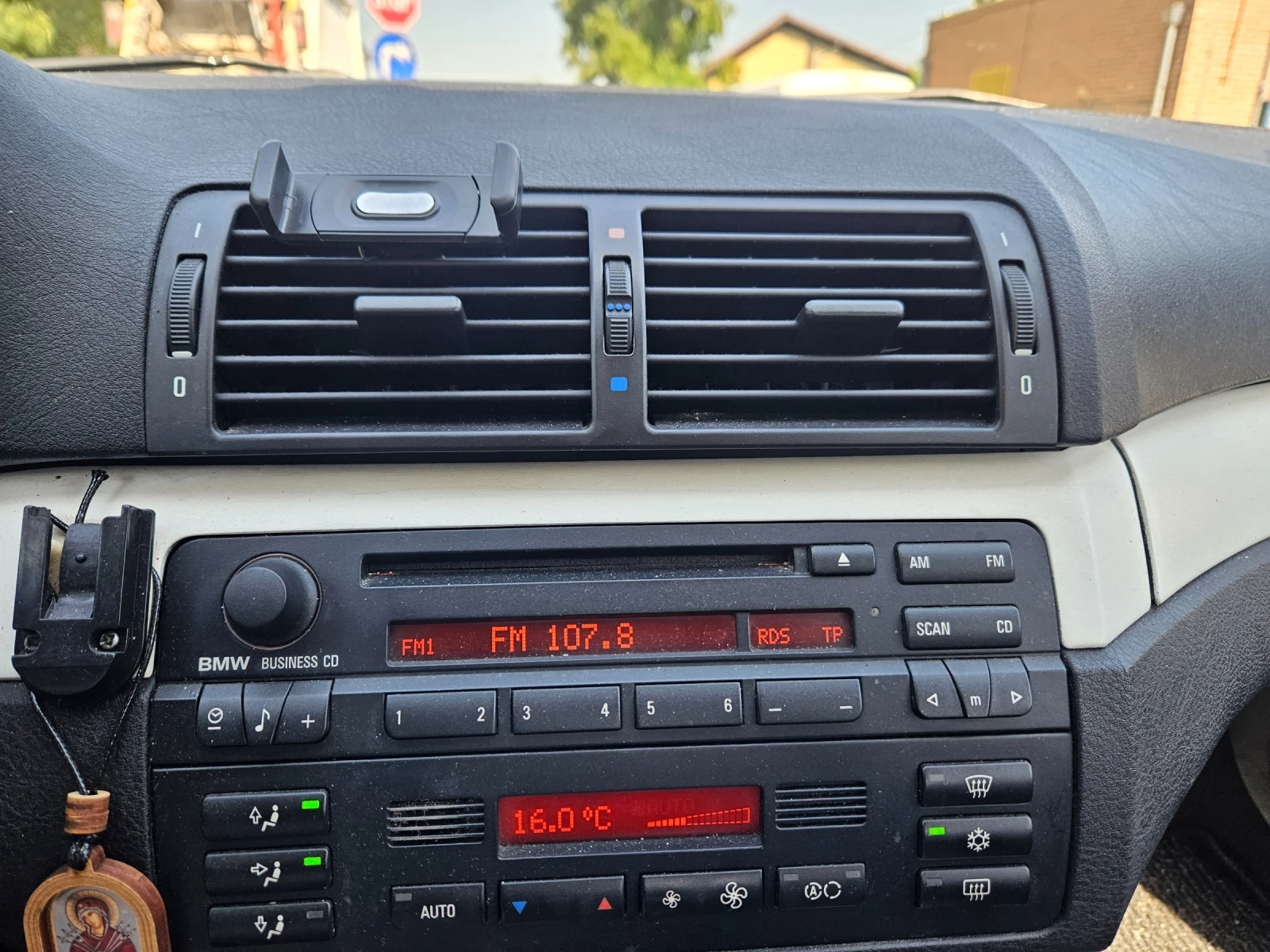 BMW 318, снимка 6 - Автомобили и джипове - 55526256