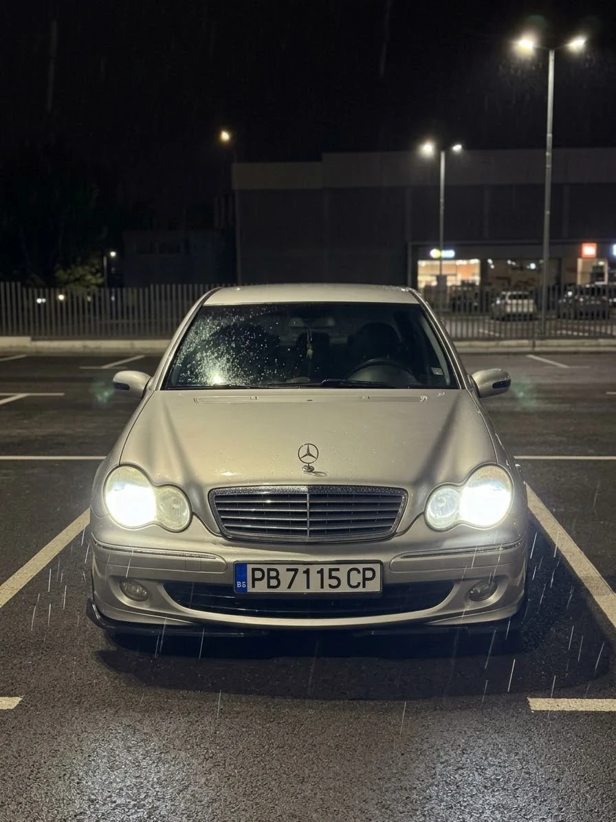 Mercedes-Benz C 220, снимка 2 - Автомобили и джипове - 56536348