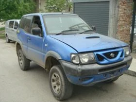 Nissan Terrano 2.4i, снимка 2