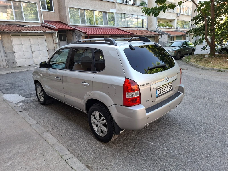 Hyundai Tucson 2.0 CRDi 16V, снимка 4 - Автомобили и джипове - 51418743