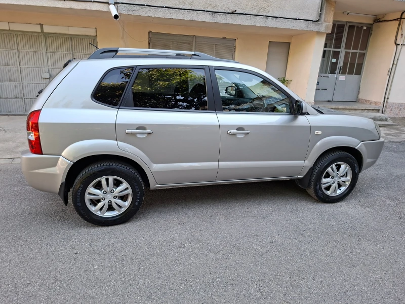 Hyundai Tucson 2.0 CRDi 16V, снимка 7 - Автомобили и джипове - 51418743