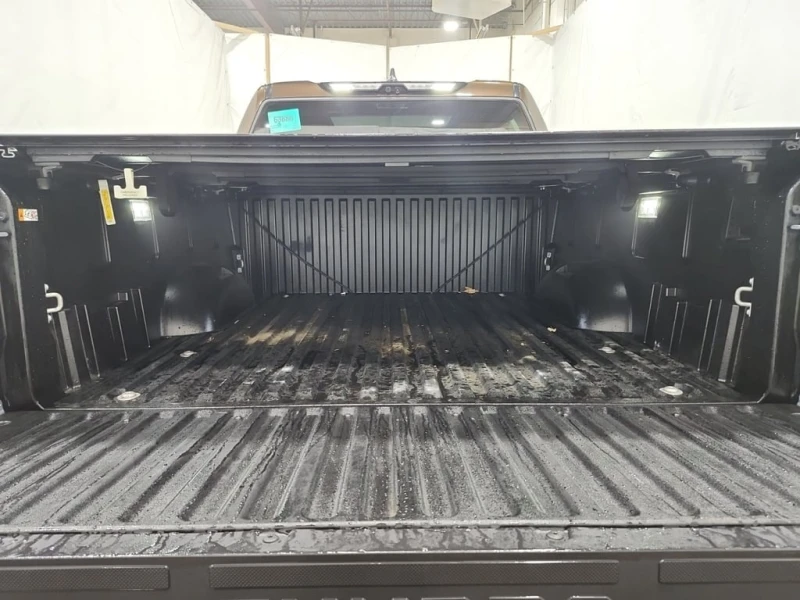 Toyota Tundra * PLATINUM HYBRID CREW CAB SHORT BED * CARFAX * , снимка 17 - Автомобили и джипове - 53027624