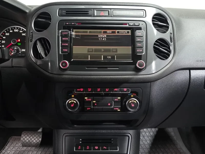 VW Tiguan 2.0 Tdi Premium, снимка 14 - Автомобили и джипове - 55748730
