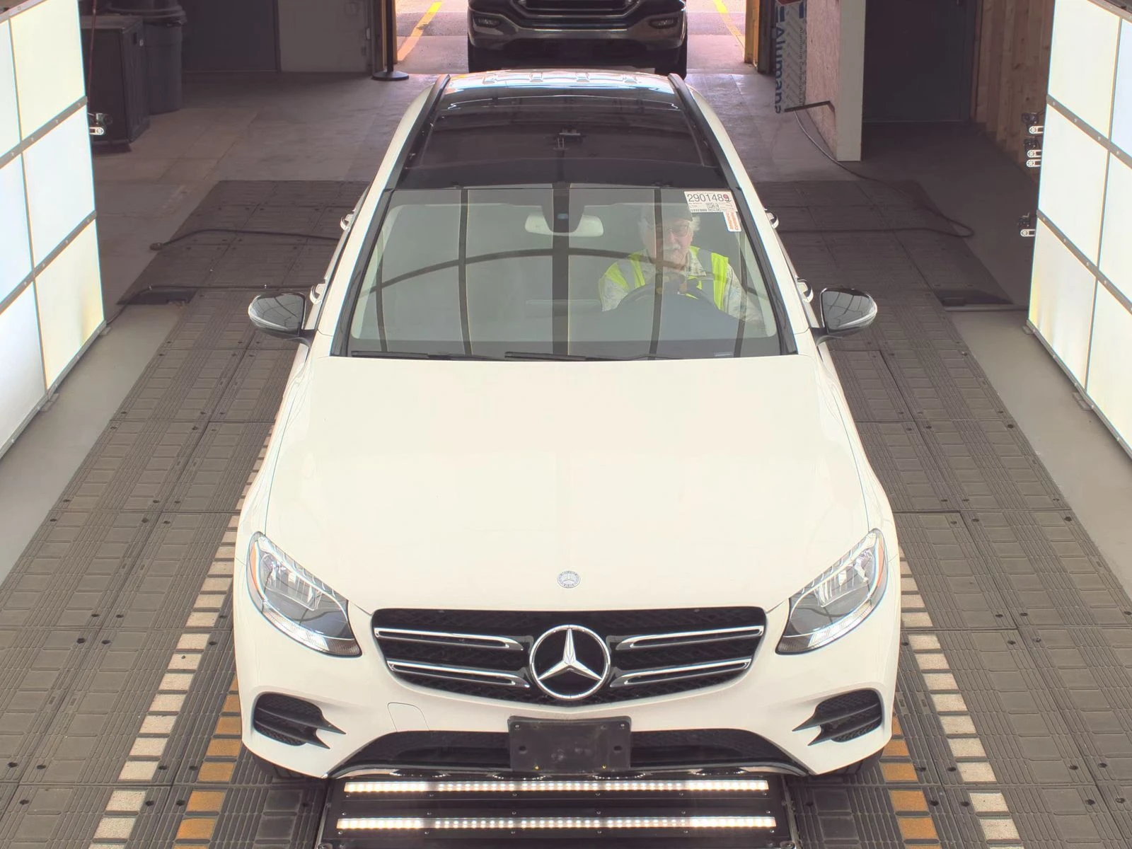 Mercedes-Benz GLC 300 4MATIC (AMG-Pack) Подгрев* BURMESTER* Пано*  - изображение 2