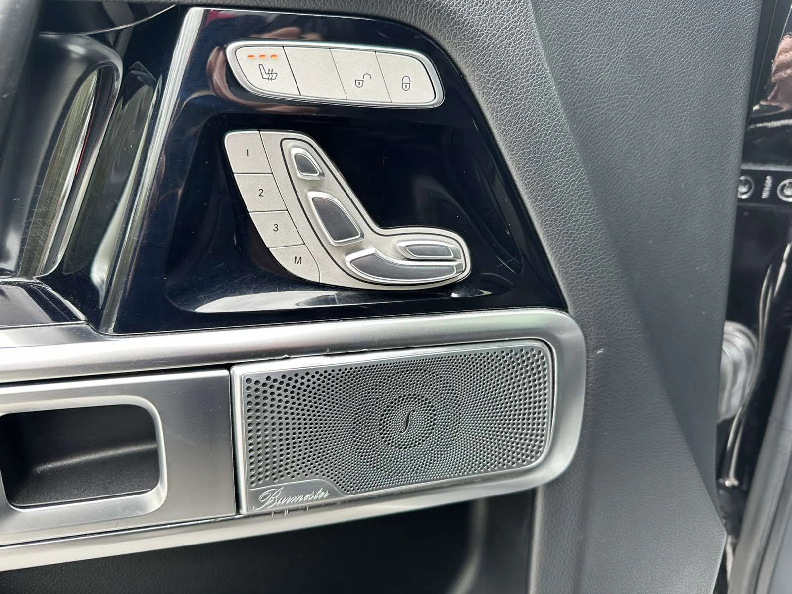 Mercedes-Benz G 63 AMG  Burmester /Carbon / CAMERA / FULL / , снимка 7 - Автомобили и джипове - 54217857