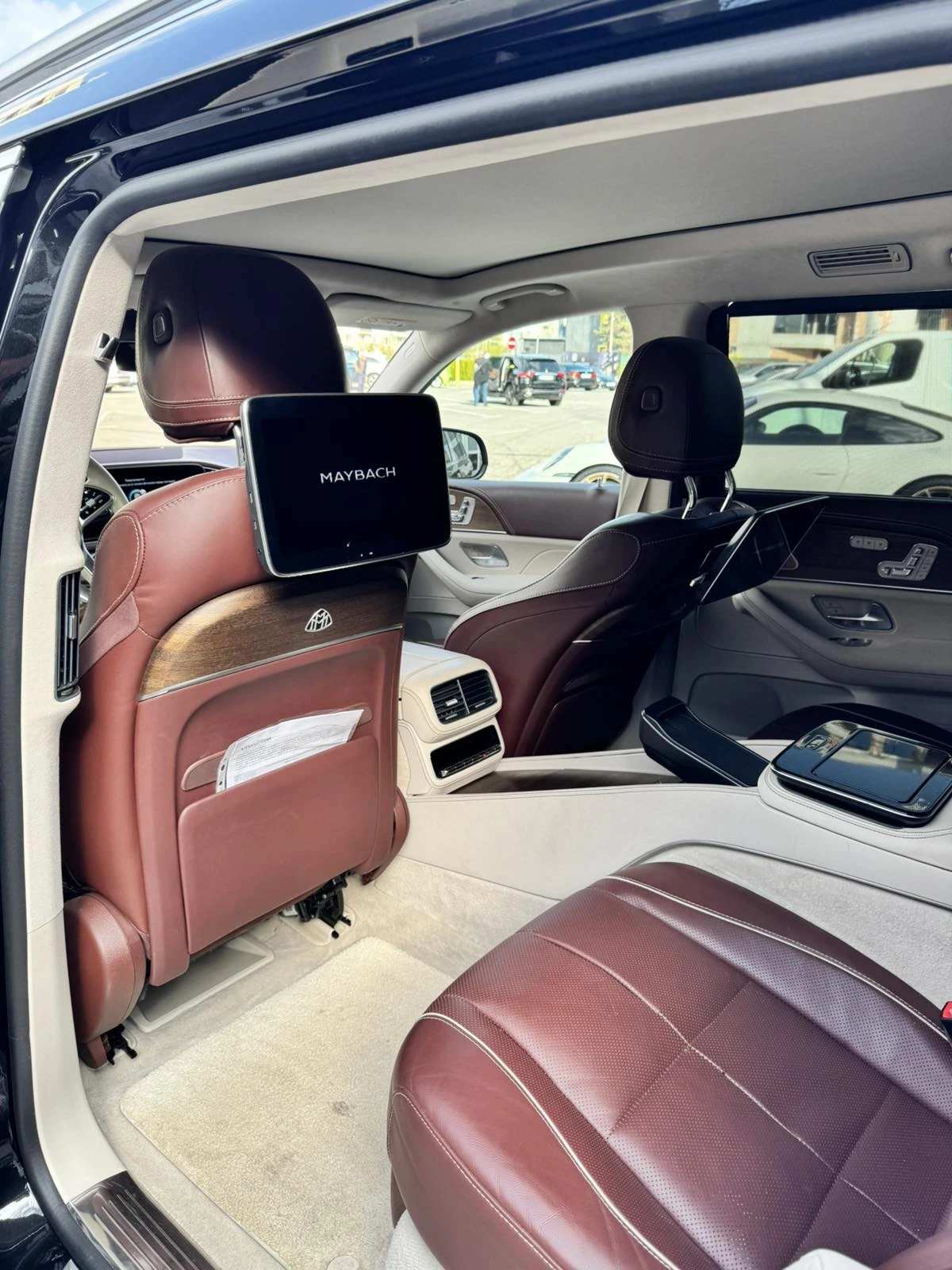 Mercedes-Benz GLS 600 Maybach, снимка 11 - Автомобили и джипове - 54224570