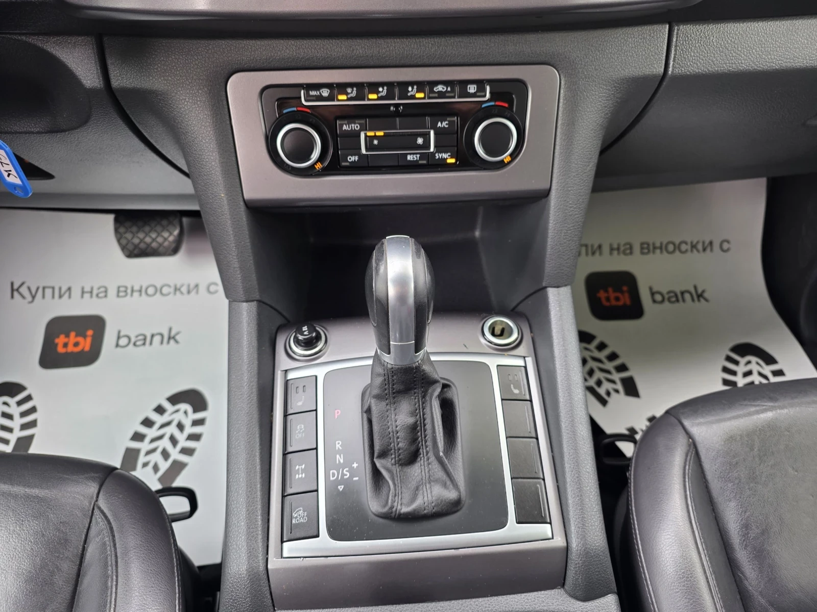 VW Amarok 2.0BiTDI 180h.p DSG8 KOJA NAVI, снимка 14 - Автомобили и джипове - 54478103