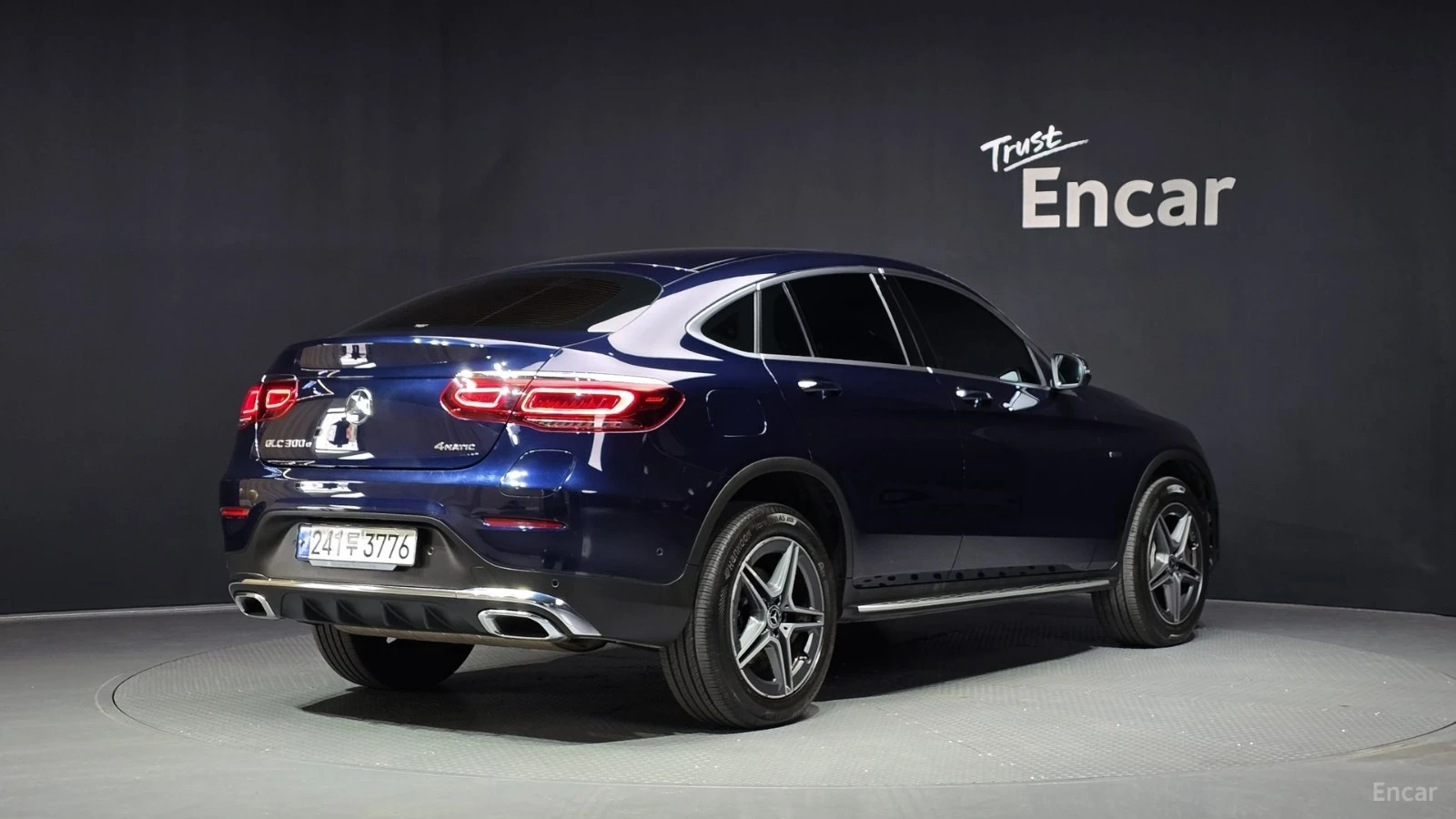 Mercedes-Benz GLC 300 300е* HEADUP* DIGITAL* AMG* КАМЕРА* СЛЕД НА ЛЕНТИ*, снимка 2 - Автомобили и джипове - 55459610
