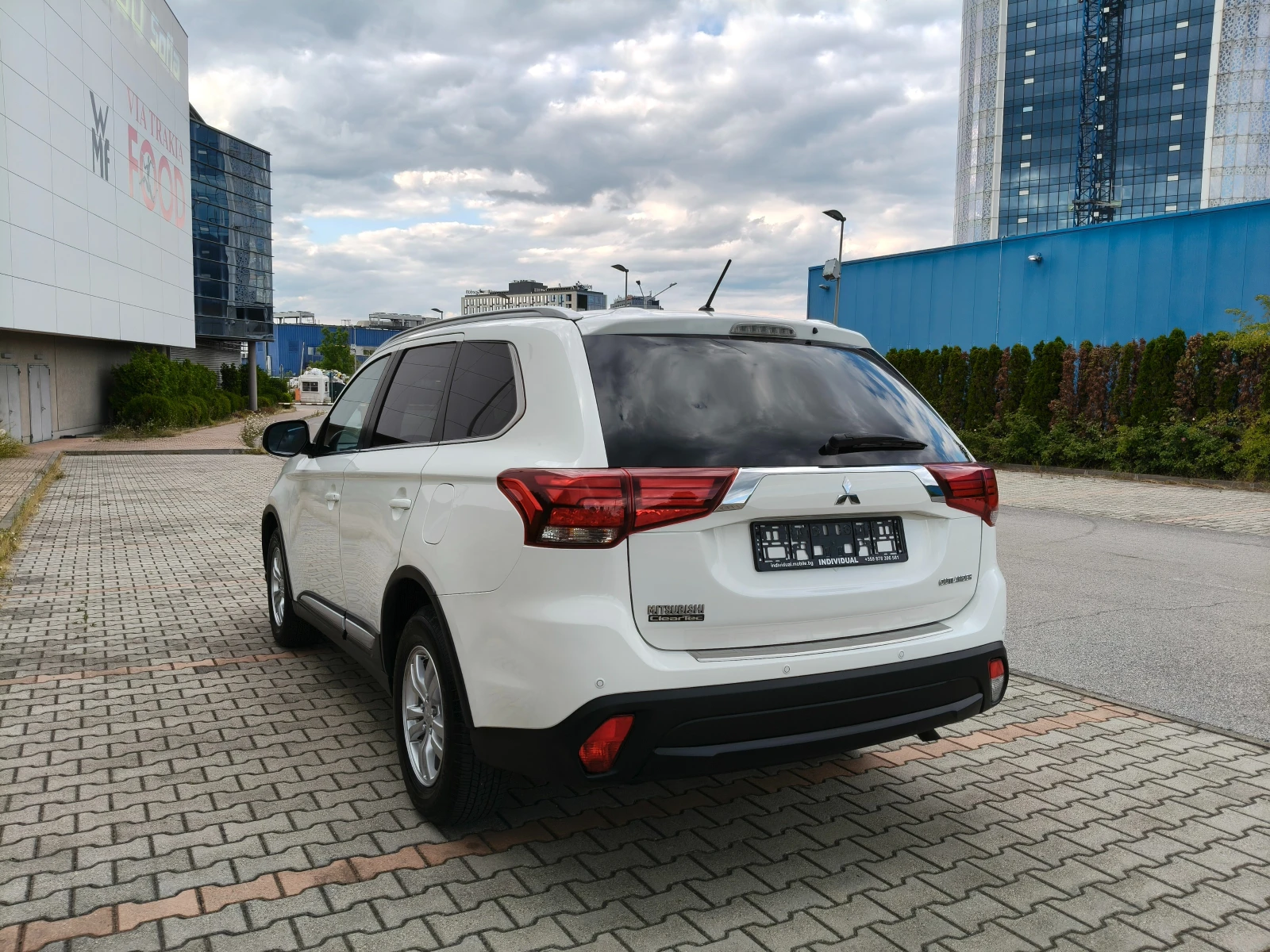 Mitsubishi Outlander 2.2 DID * 4X4* ШВЕЙЦАРИЯ, снимка 4 - Автомобили и джипове - 55543102