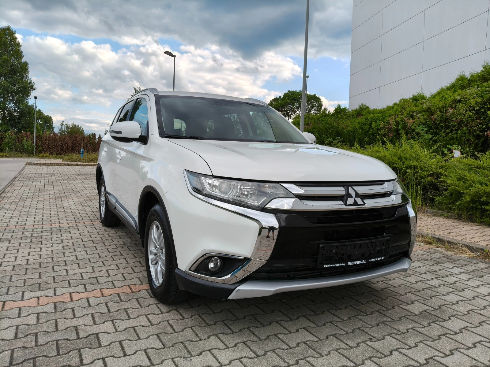 Mitsubishi Outlander 2.2 DID * 4X4* ШВЕЙЦАРИЯ, снимка 3 - Автомобили и джипове - 55543102