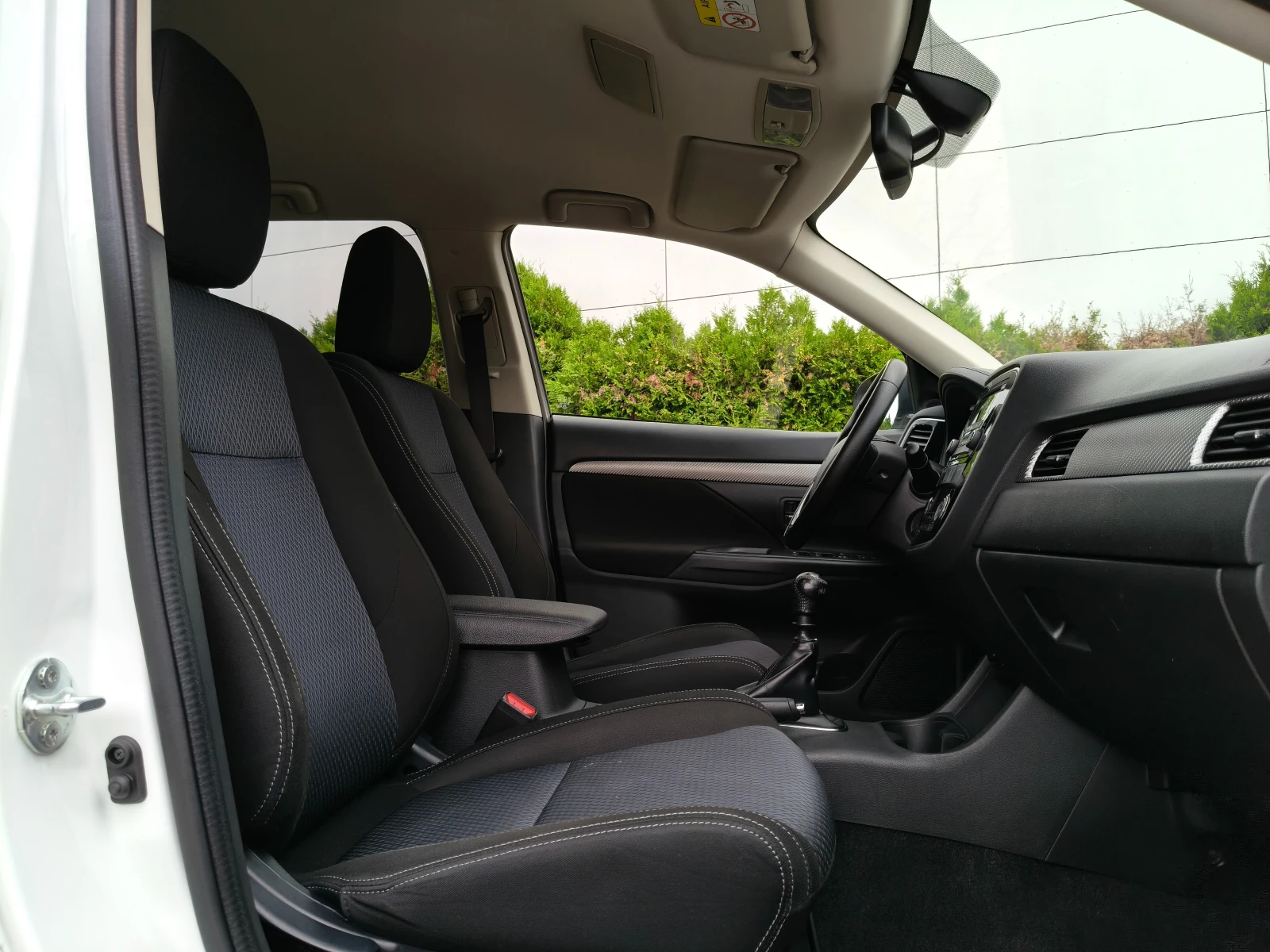 Mitsubishi Outlander 2.2 DID * 4X4* ШВЕЙЦАРИЯ, снимка 10 - Автомобили и джипове - 55543102