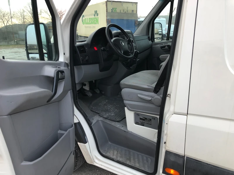 VW Crafter 2.5 TDI, Клима, Средна база, снимка 9 - Бусове и автобуси - 48854251