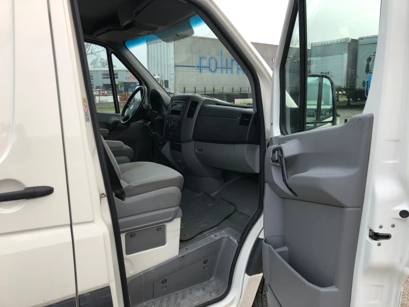 VW Crafter 2.5 TDI, Клима, Средна база, снимка 7 - Бусове и автобуси - 48854251