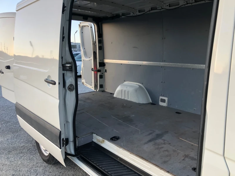 VW Crafter 2.5 TDI, Клима, Средна база, снимка 8 - Бусове и автобуси - 48854251