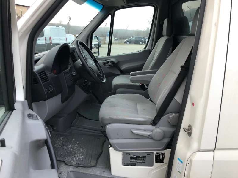 VW Crafter 2.5 TDI, Клима, Средна база, снимка 10 - Бусове и автобуси - 48854251