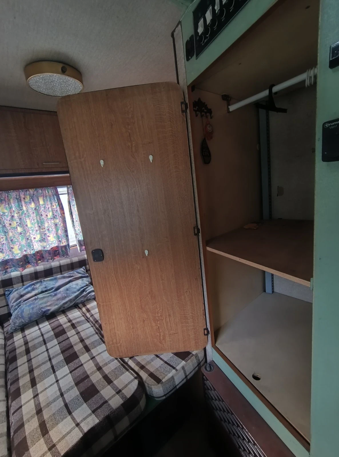 Renault Trafic Кемпер , снимка 17 - Бусове и автобуси - 54448471